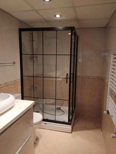 Köşe duşakabin temperli cam montajı